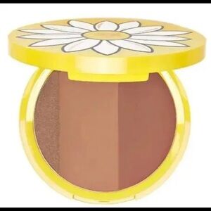 Trixie Cosmetics Groovy Gardenia Powder Highlighter & Bronzer!